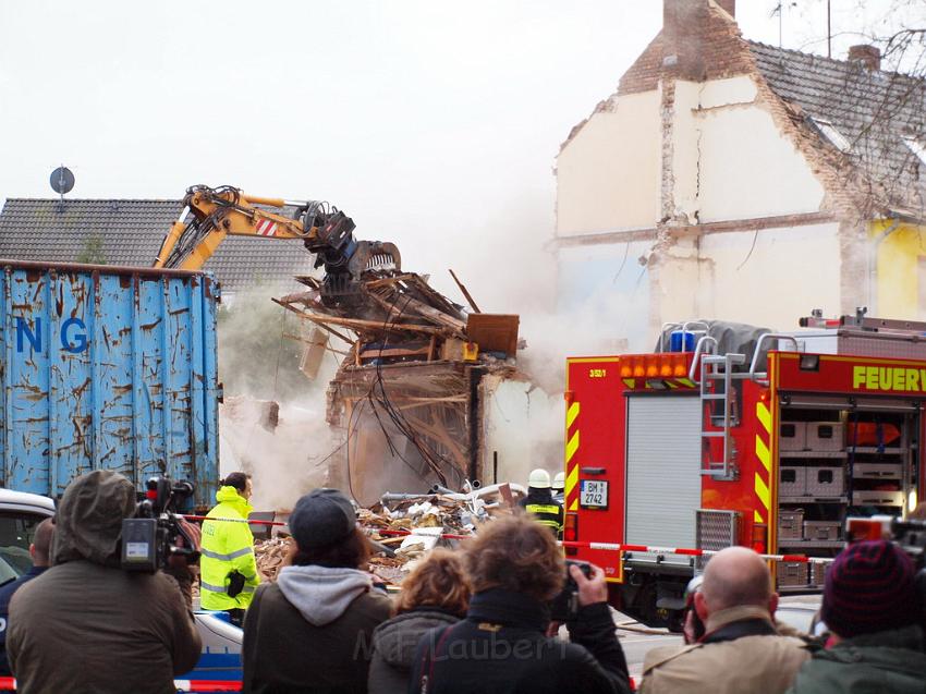 Hausexplosion Bruehl bei Koeln Pingsdorferstr P551.JPG